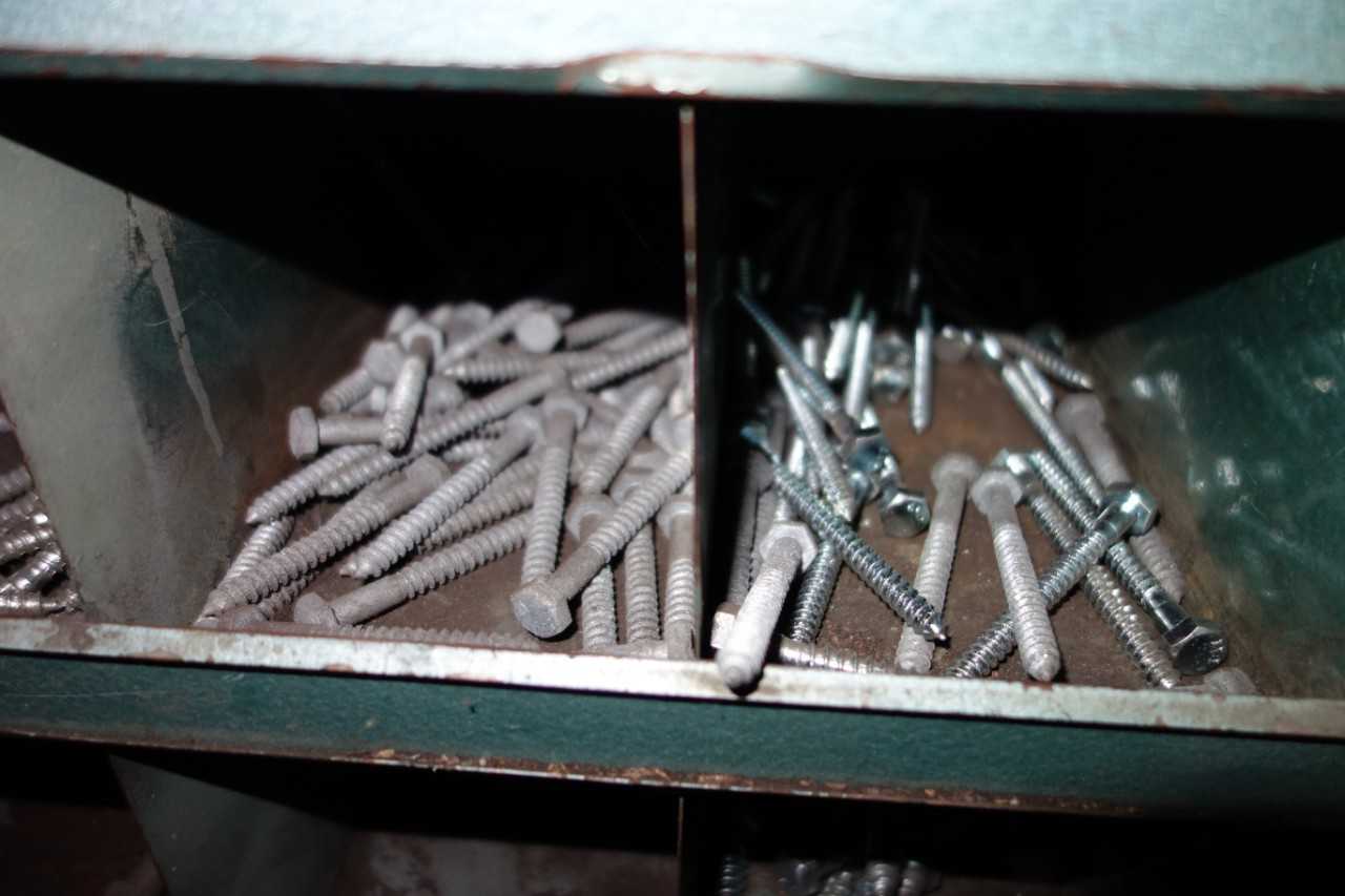 CONTENTS WITH CABINET, HARDWARE - TOOL STORAGE