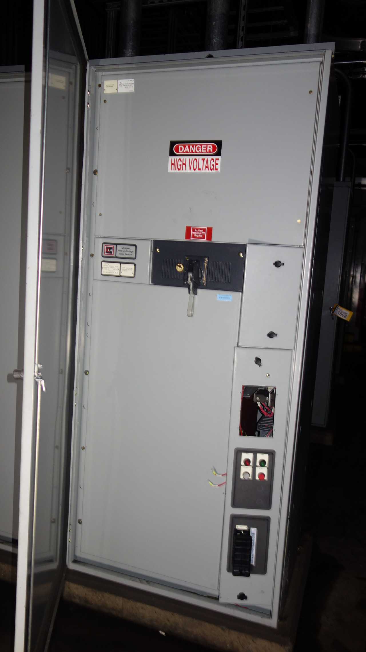 LOT OF 3 EATON SJA 720A 5KV-AC VACUUM AC CONTACTORS - CONTACTORS