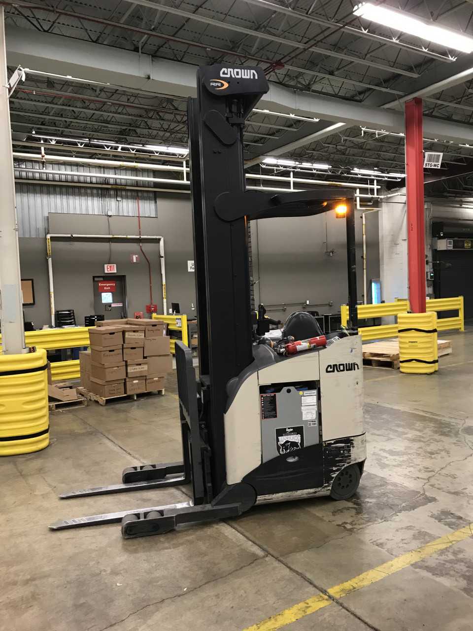 2011 Crown RR5725-45 reach truck, Rogers, MN - REACH TRUCKS