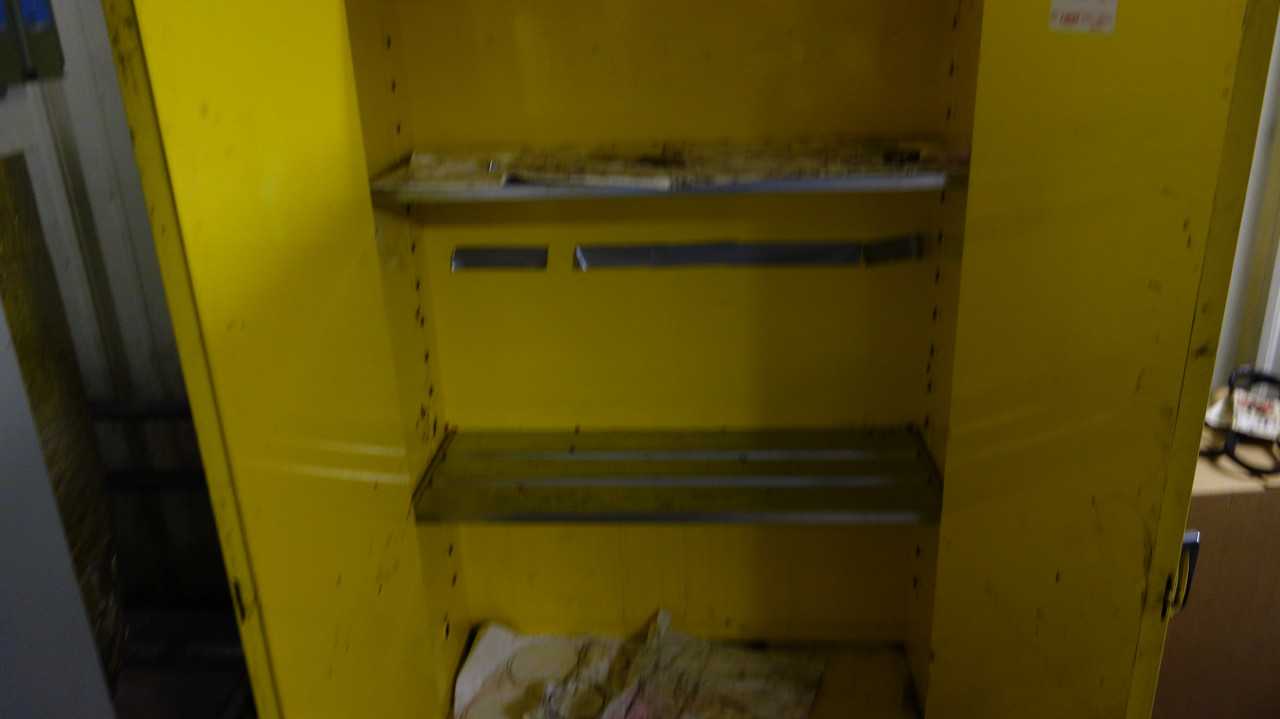 JUSTRITE 25450 45 GAL FLAMMABLE LIQUID STORAGE CABINET - TOOL STORAGE
