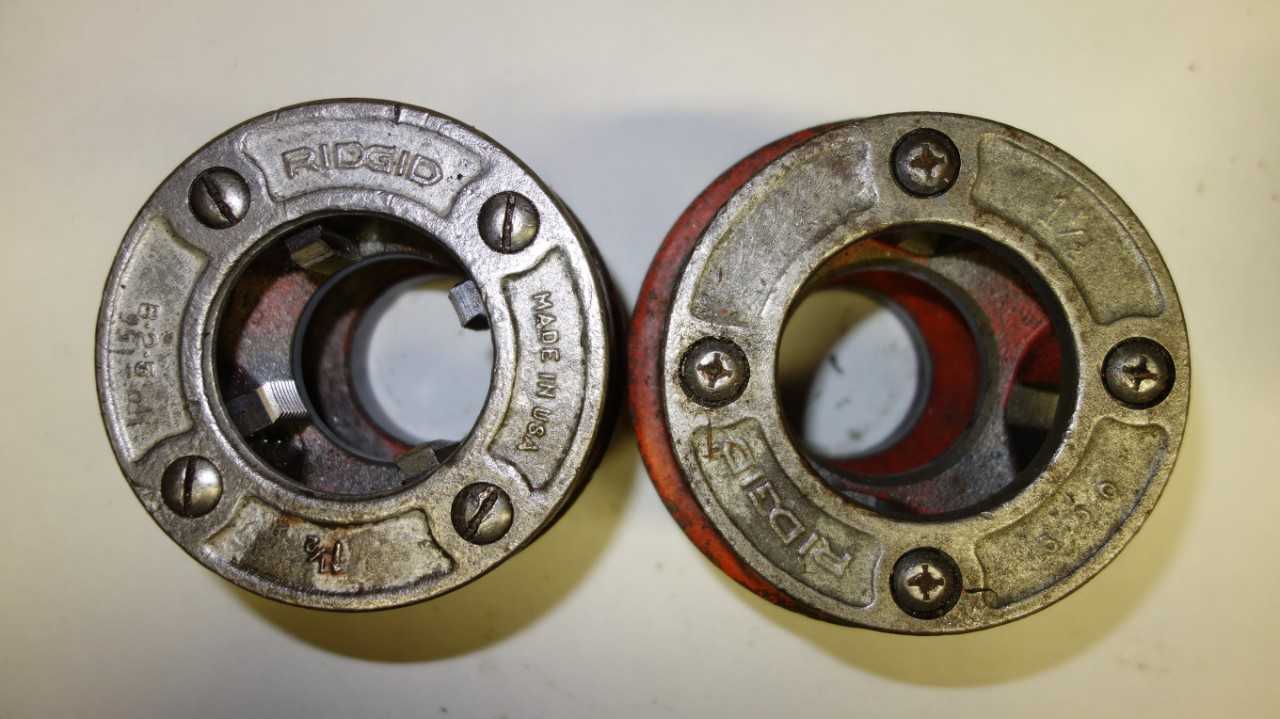 LOT OF 2 RIDGID 1-1/2 IN DIE HEADS - ELECTRIC POWER TOOLS