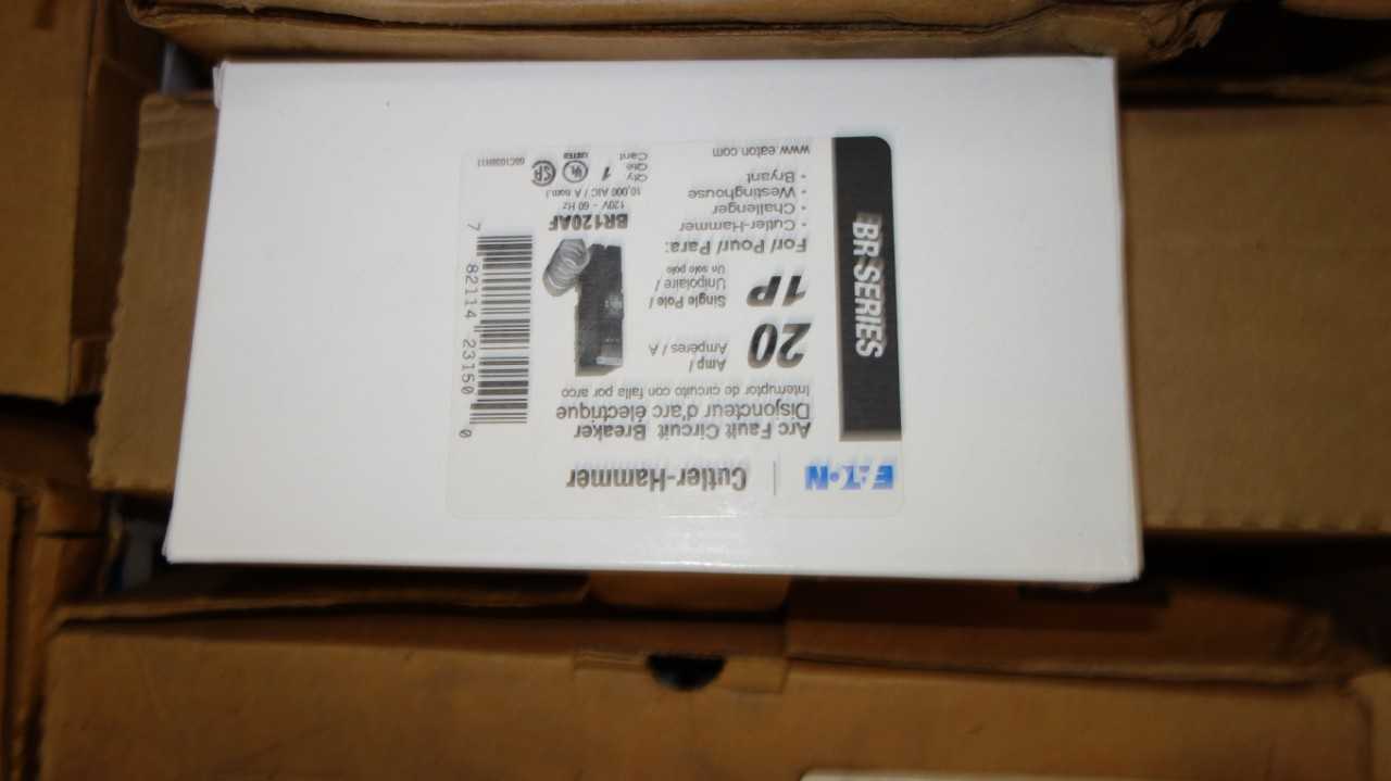 1 PALLET OF ASSORTED EATON QUICKLAG MINIATURE BREAKERS - CIRCUIT BREAKERS