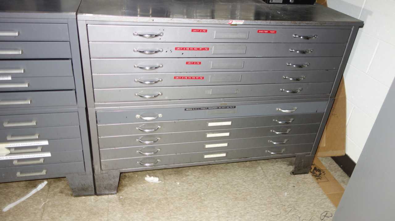 LOT OF 4 DESKS - MATERIAL HANDLING
