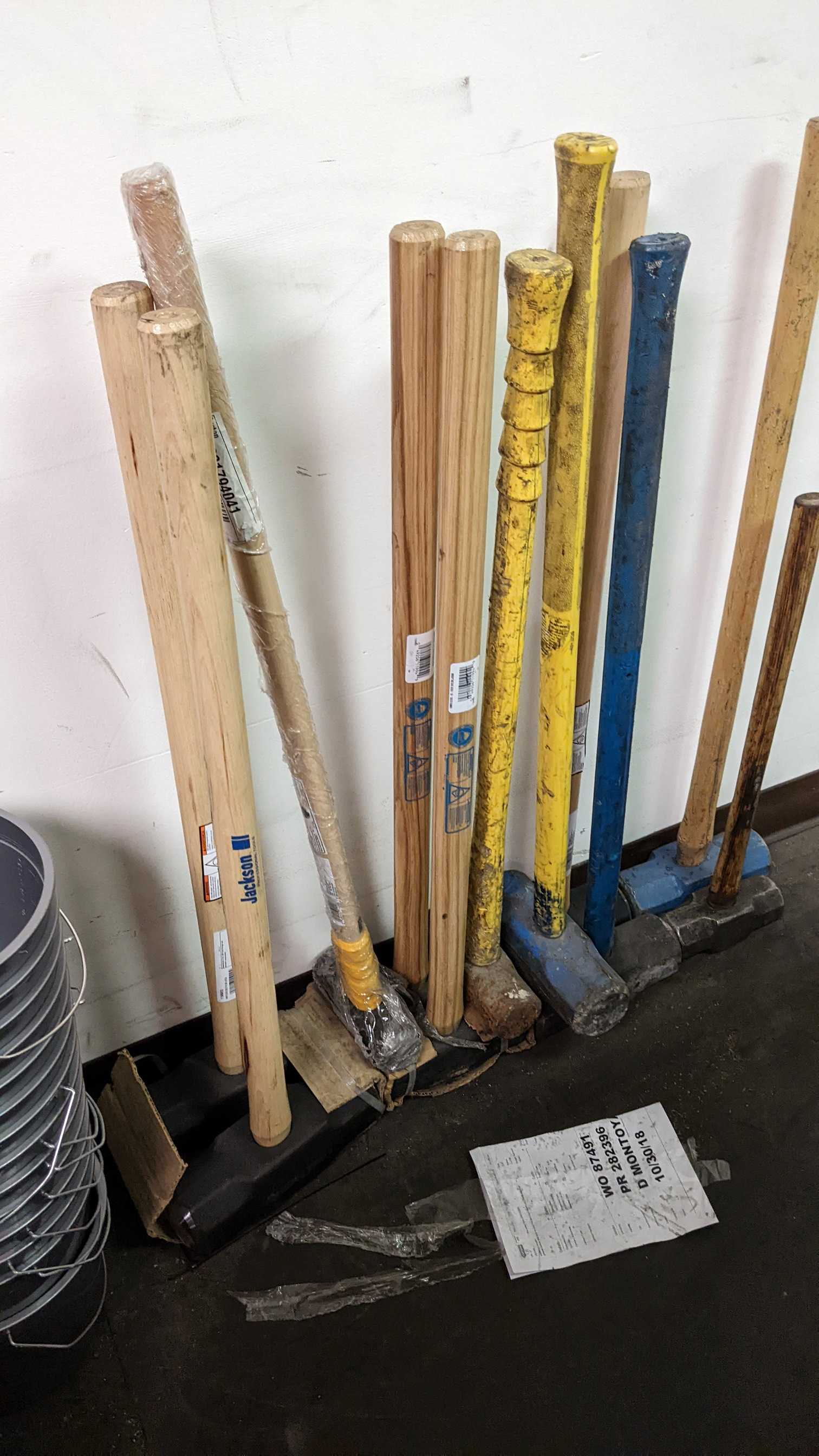 LOT OF SLEDGE HAMMERS - ELECTRIC POWER TOOLS LOT OF SLEDGE HAMMERS - ELECTRIC POWER TOOLS
