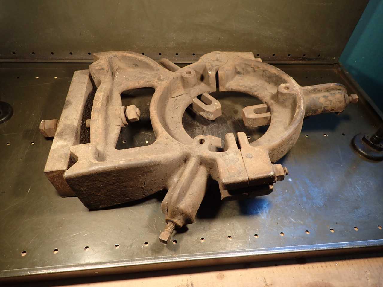 24" Lathe Steady Rest: 8" Thru Hole, 12-1/2" Center to Center Bed Vee - HOLEMAKING TOOLS