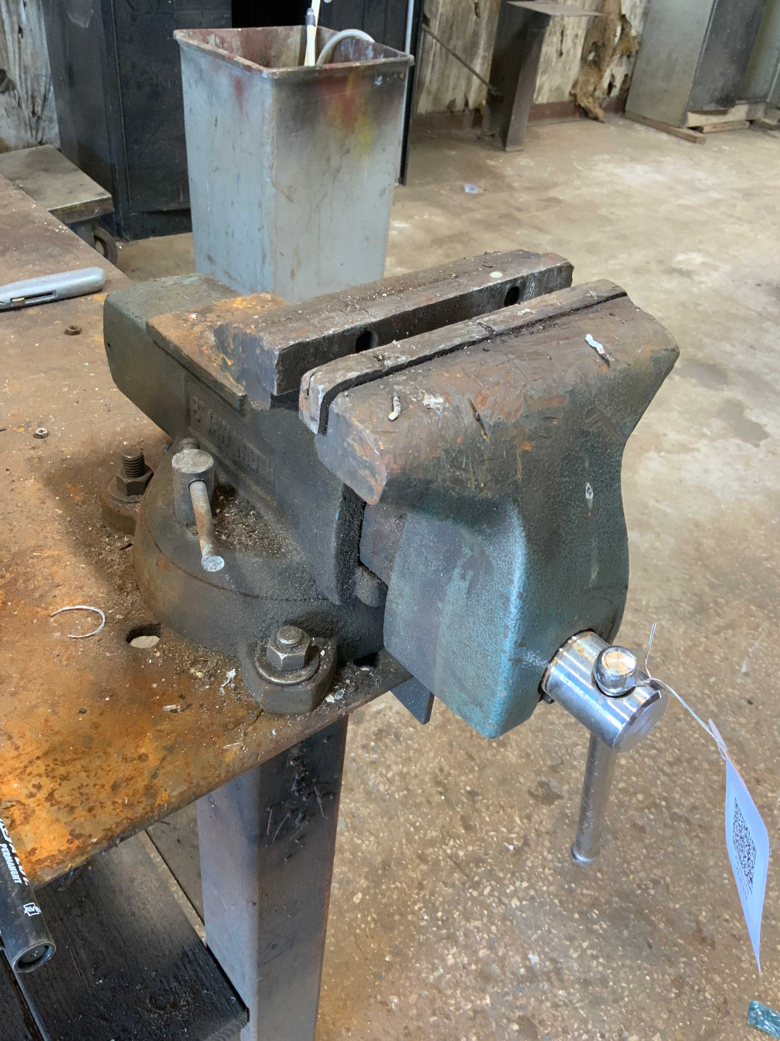 STEEL TABLE WITH VISE - MATERIAL HANDLING