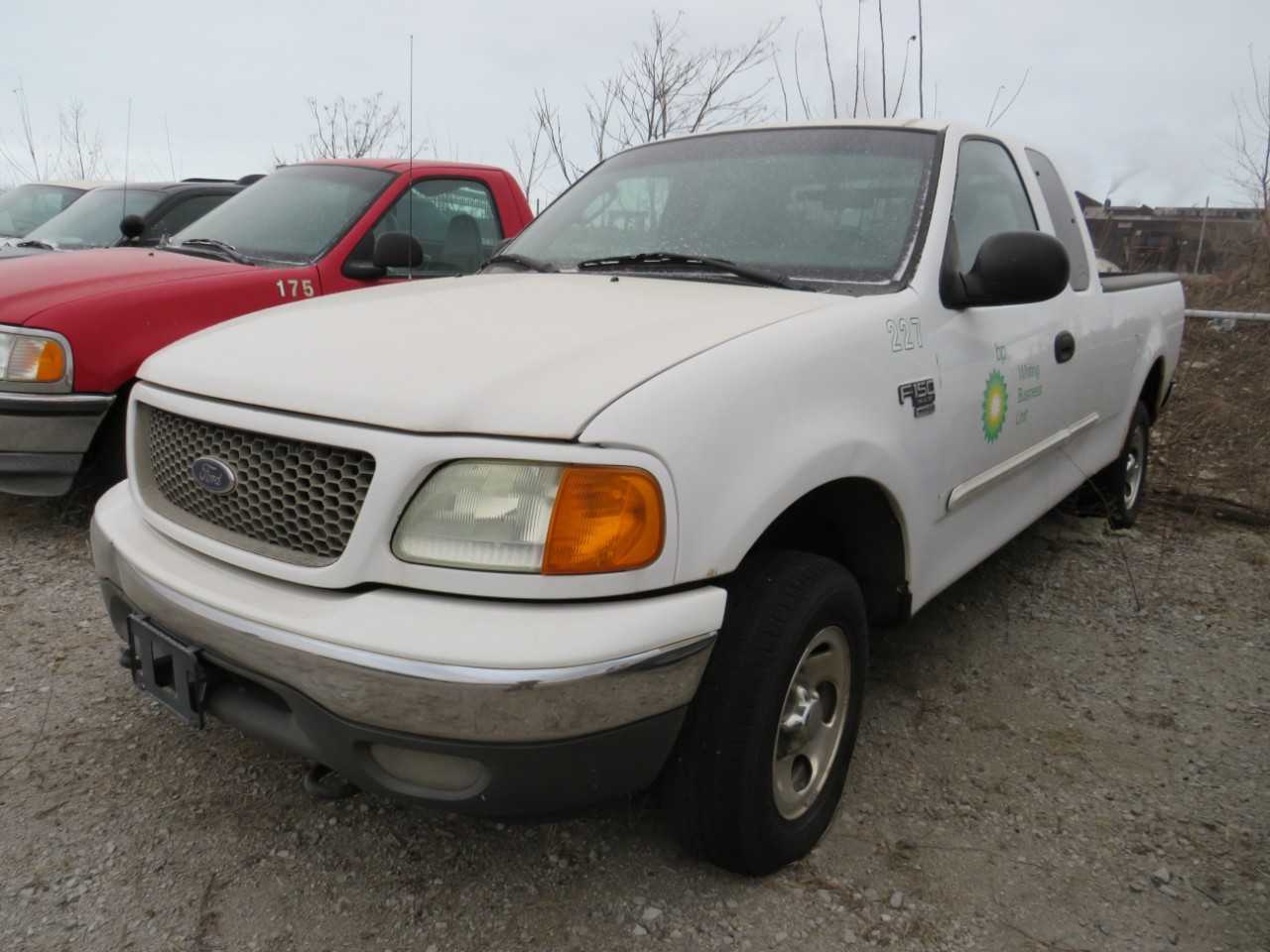 2004 FORD F-150 HERITAGE XL 4WD 2 DOOR 8 CYL GAS TRUCK  VIN:  2FTRX18W34CA32070 - BUSES