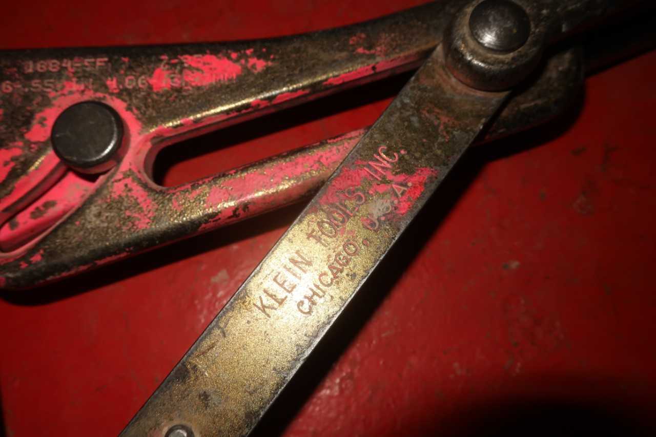 LOT OF 2 KLEIN TOOLS 1684-5F HIGH STRENGTH CABLE GRIP - ELECTRIC POWER TOOLS