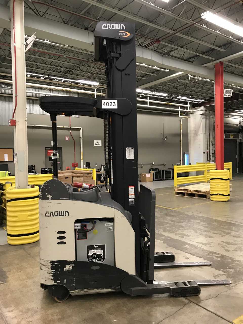 2011 Crown RR5725-45 reach truck, Rogers, MN - REACH TRUCKS
