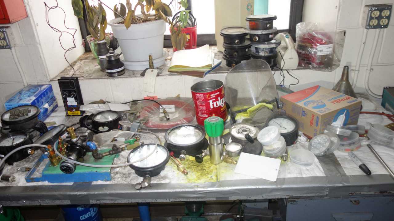 CONTENTS OF DESK, ASSORTED INSTRUMENTATION - INDUSTRIAL PARTS