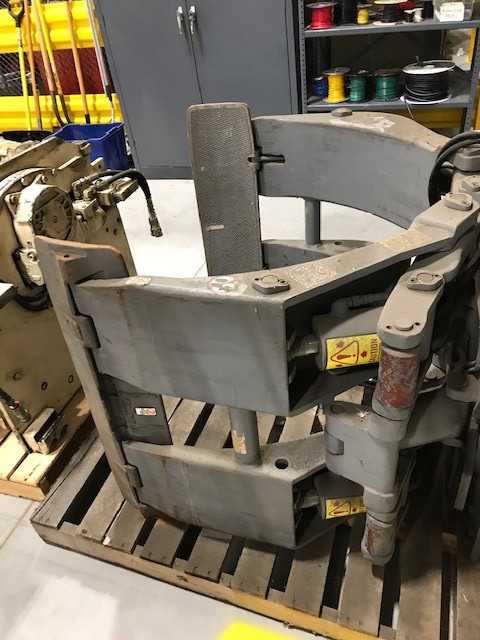 Cascade 45F-RC-23A 50INCH roll clamp Appleton WI - LIFTING ATTACHMENTS