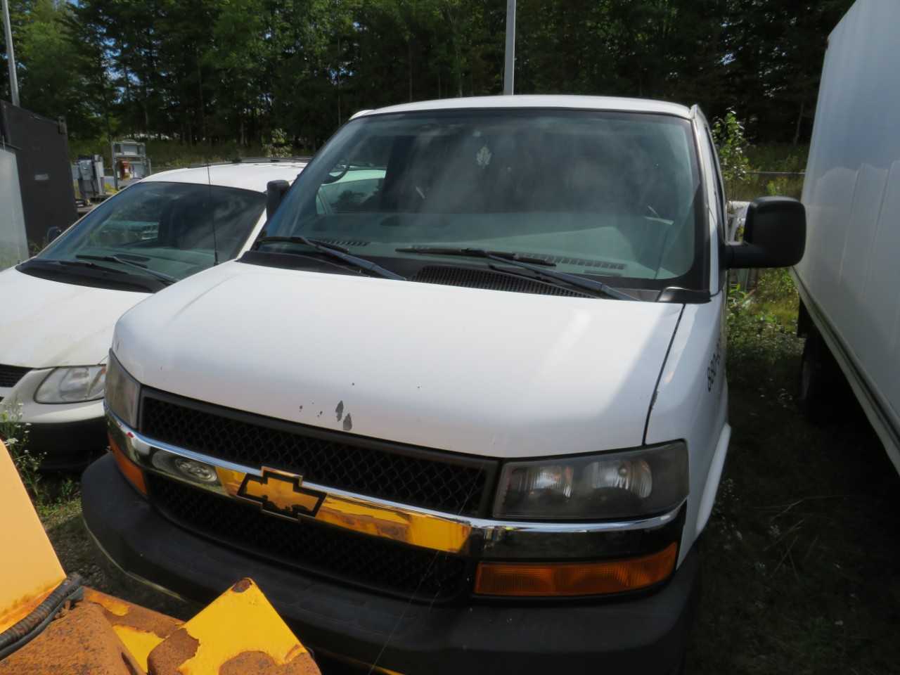 2009 CHEV EXPRESS VAN - HYDRO EXCAVATOR TRUCKS
