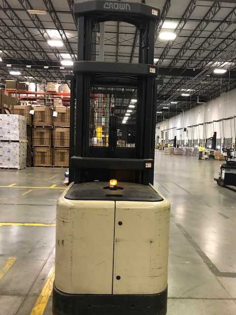 2002 Crown SP3020-30 order picker Rogers MN - ORDER PICKER