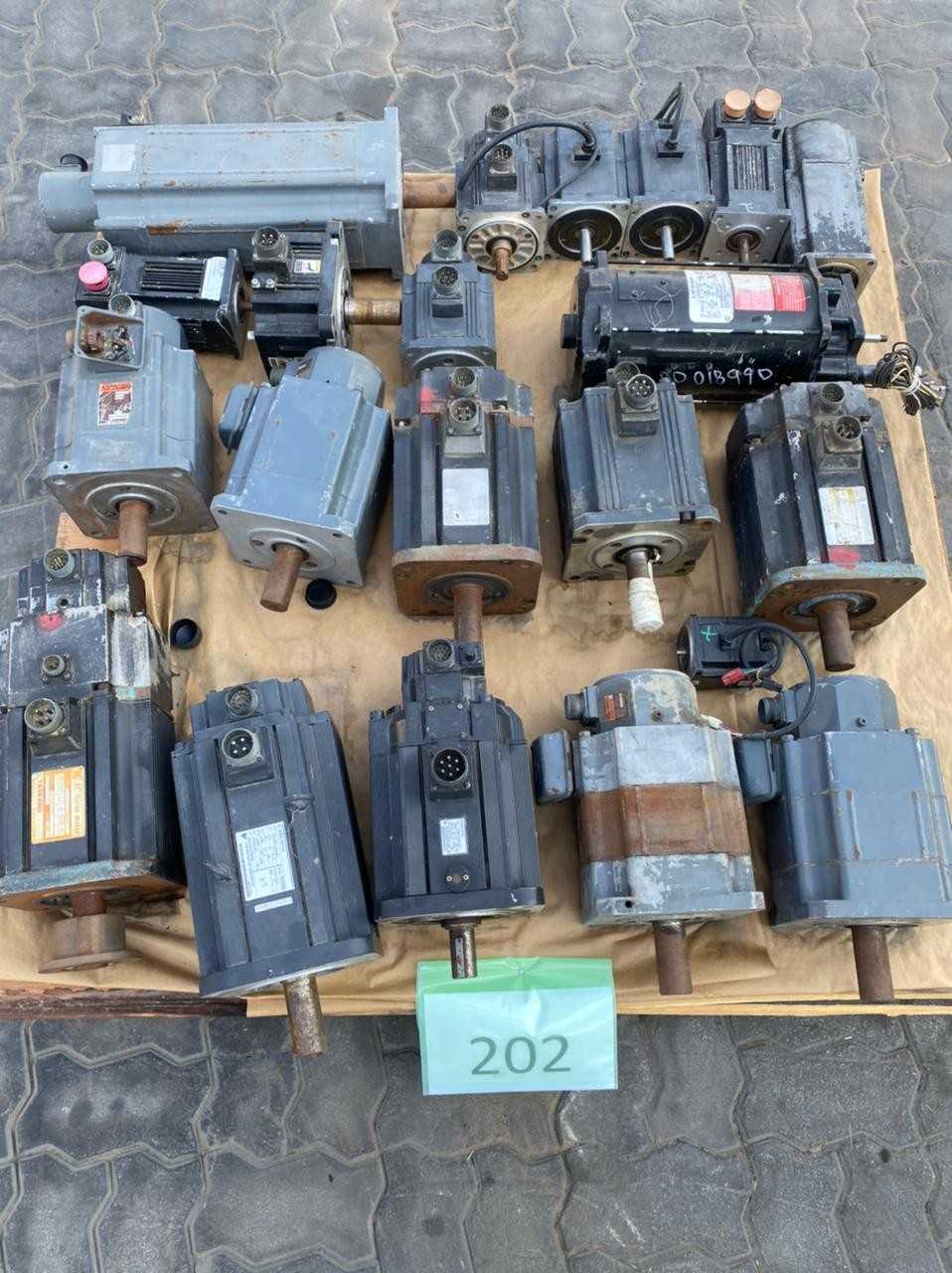 PALLET OF ASSORTED SERVO MOTOR - SERVO PALLET OF ASSORTED SERVO MOTOR - SERVO