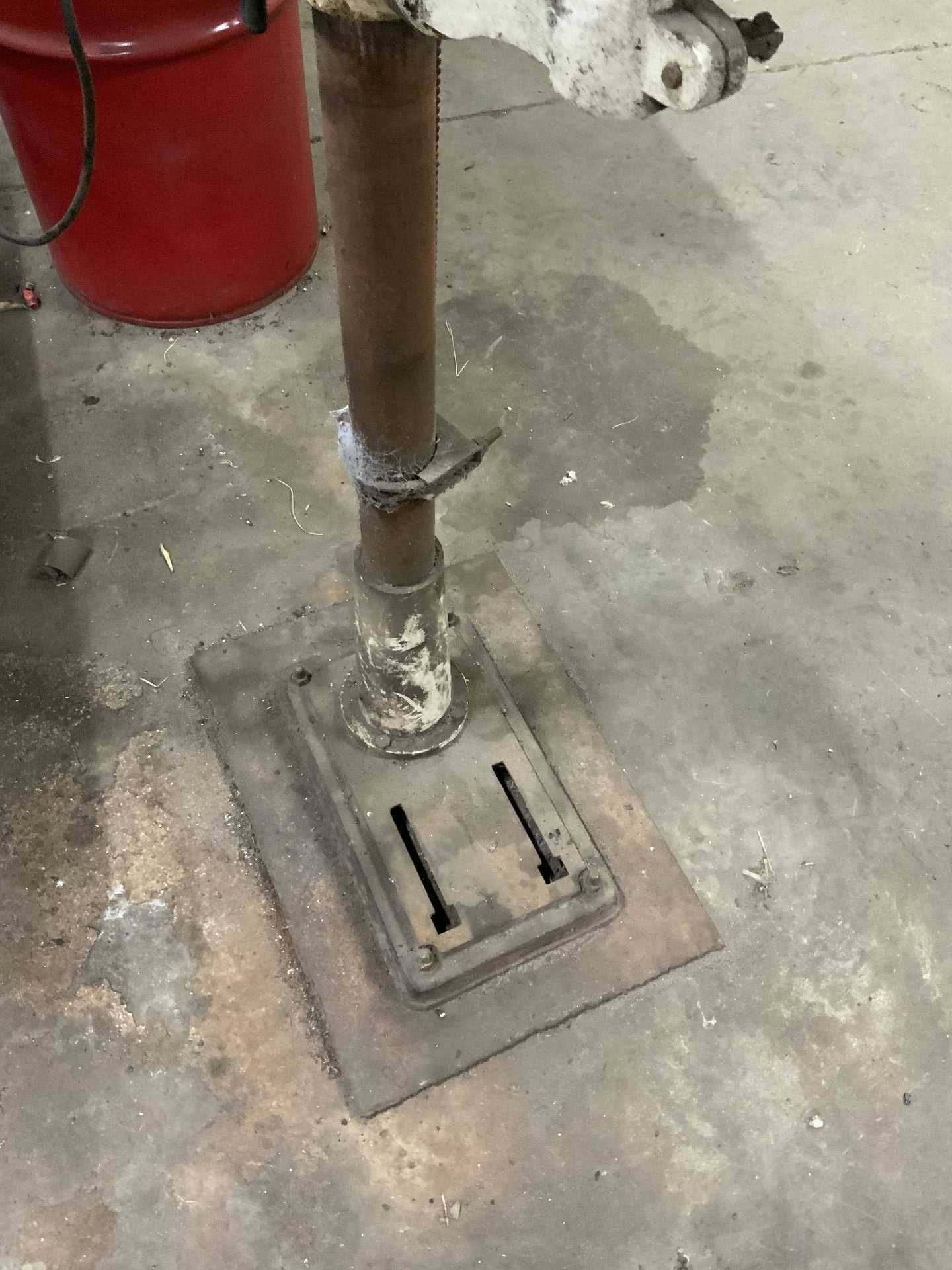 SHOP FOX DRILL PRESS - UPRIGHT DRILL PRESSES