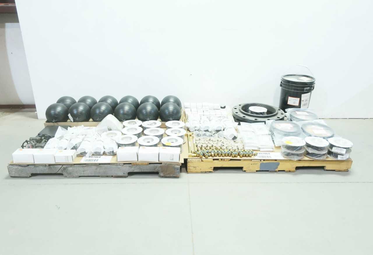 2 PALLETS OF ASSORTED SHRINK TUBING, STAINLESS HEX BOLTS, GLOBE VALVE, OIL LEVEL INDICATOR, MECHANICAL COUNTER, LOCATED IN NEW MEXICO - GLOBE VALVE