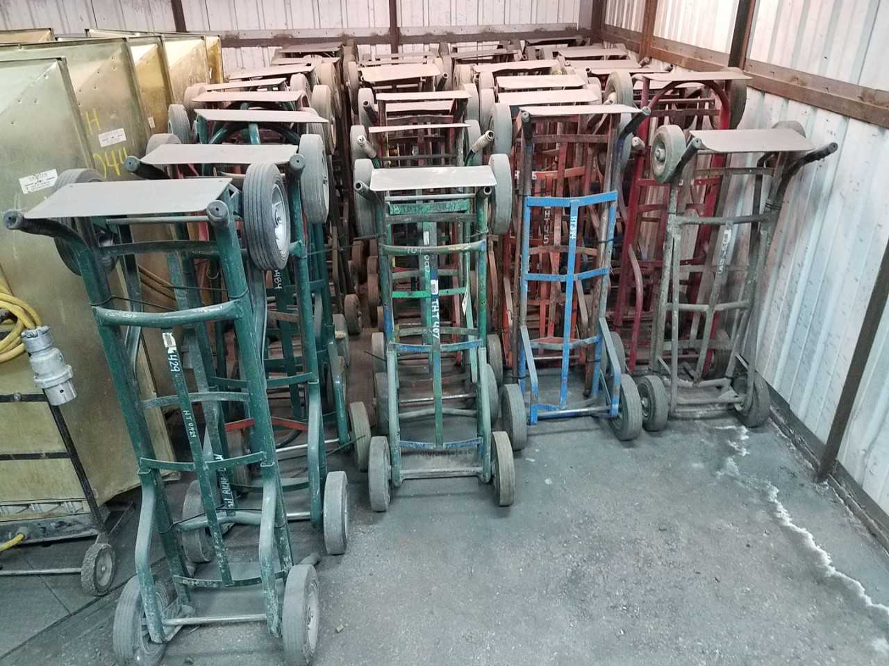 Lot of assorted dollies - MATERIAL HANDLING Lot of assorted dollies - MATERIAL HANDLING