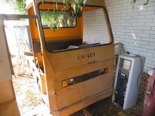 Taylor Dunn Cart (Does not run) - MISCELLANEOUS