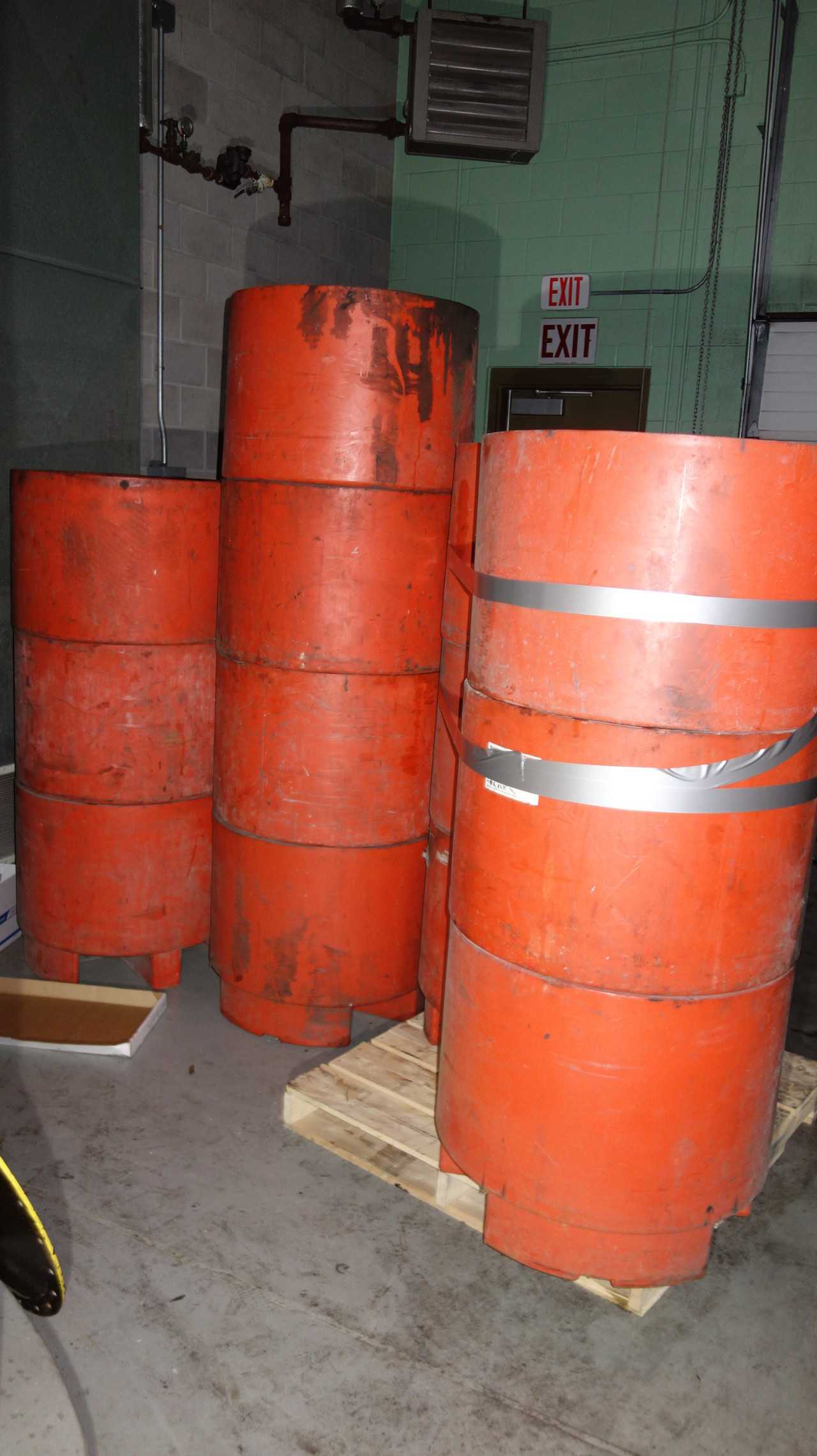 LOT OF 13 PLASTIC DRUM CONTAINERS - ELECTRIC POWER TOOLS