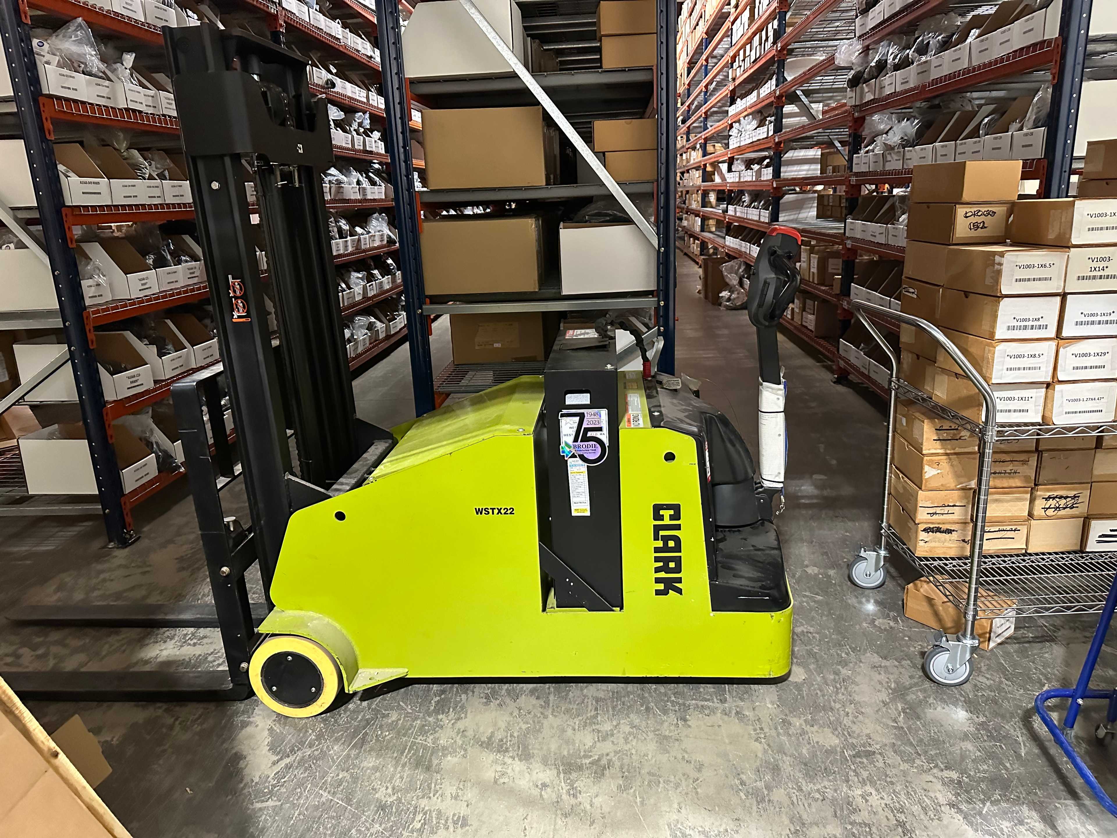 Clark WSTX22 Electric Counter-Balanced Stacker Lift - FORKLIFTS