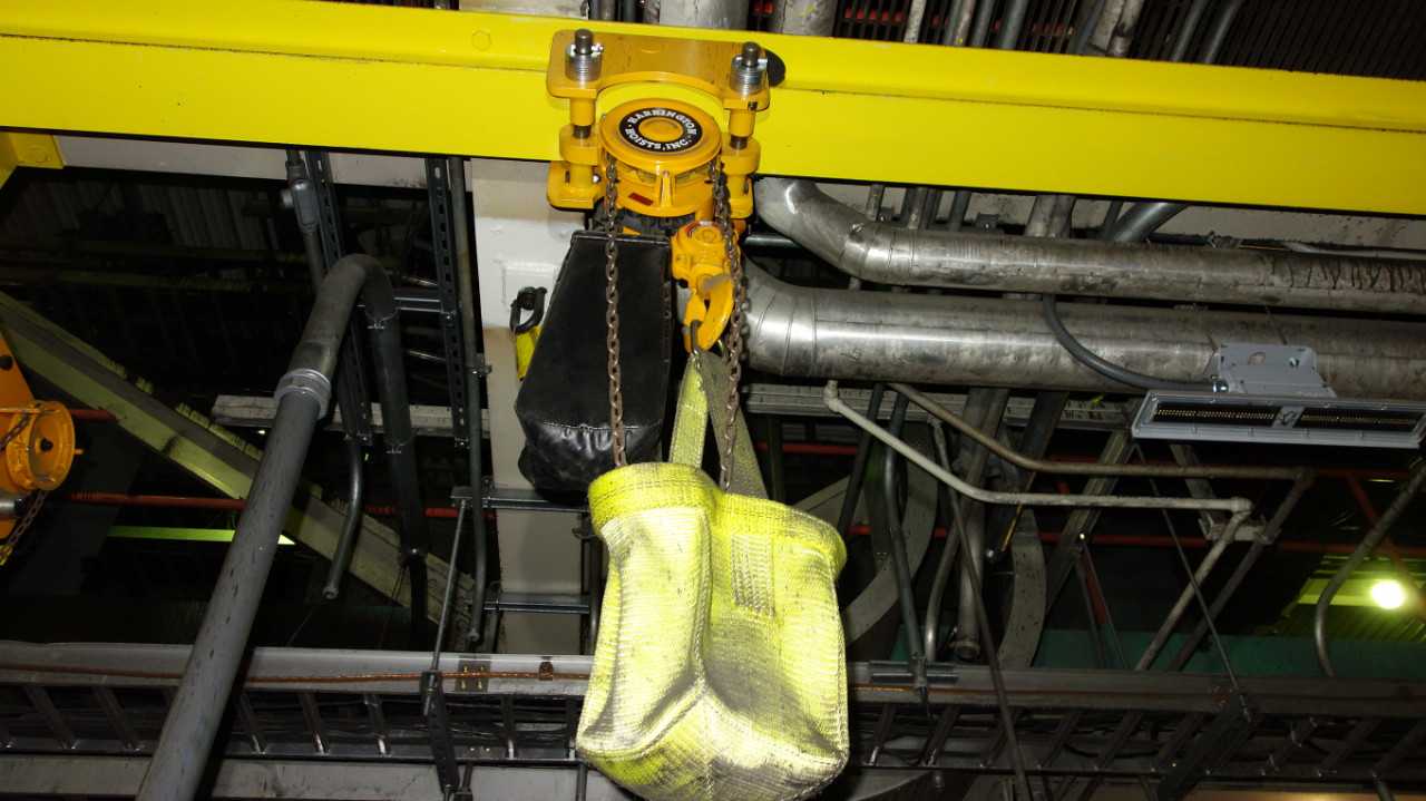 LOT OF 4 HARRINGTON 3 TON MANUAL CHAIN HOIST - MISCELLANEOUS