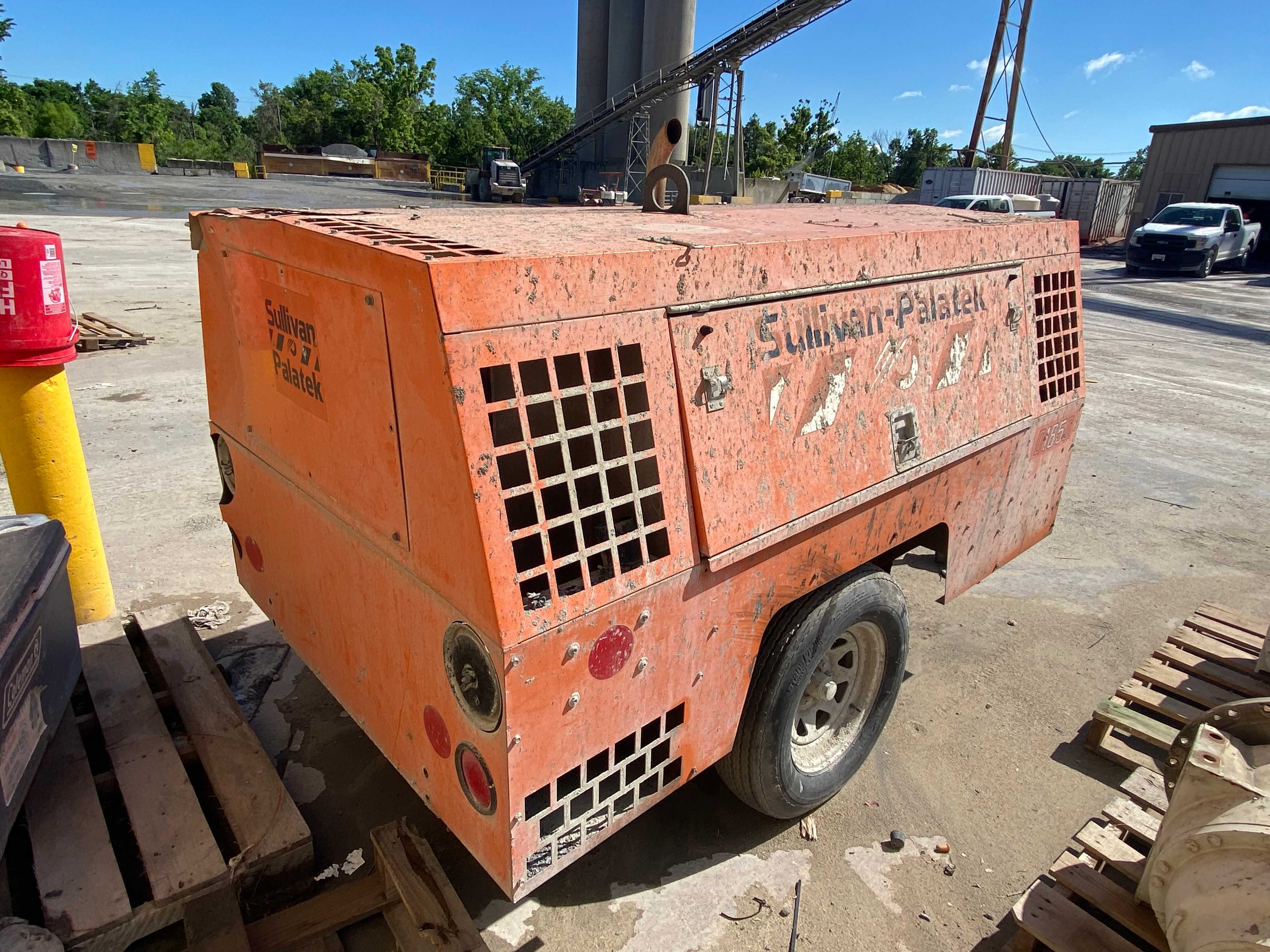 SULLIVAN PALATEK D185Q PORTABLE AIR COMPRESSOR - PORTABLE AIR COMPRESSORS