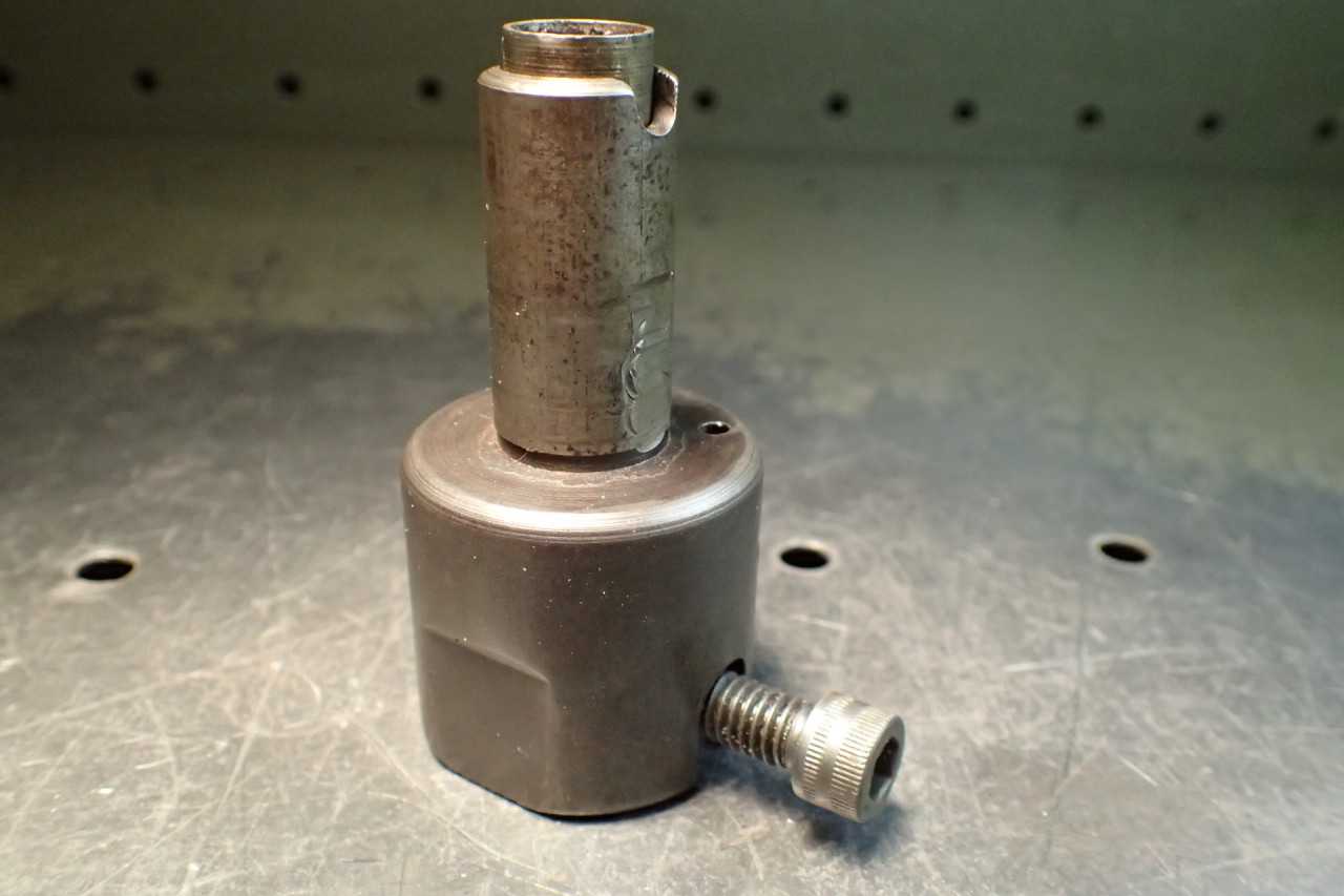 Brown & Sharpe 20AA Non-Releasing Tap Holder: 5/8" Bore, 3/4" Shank - HOLEMAKING TOOLS