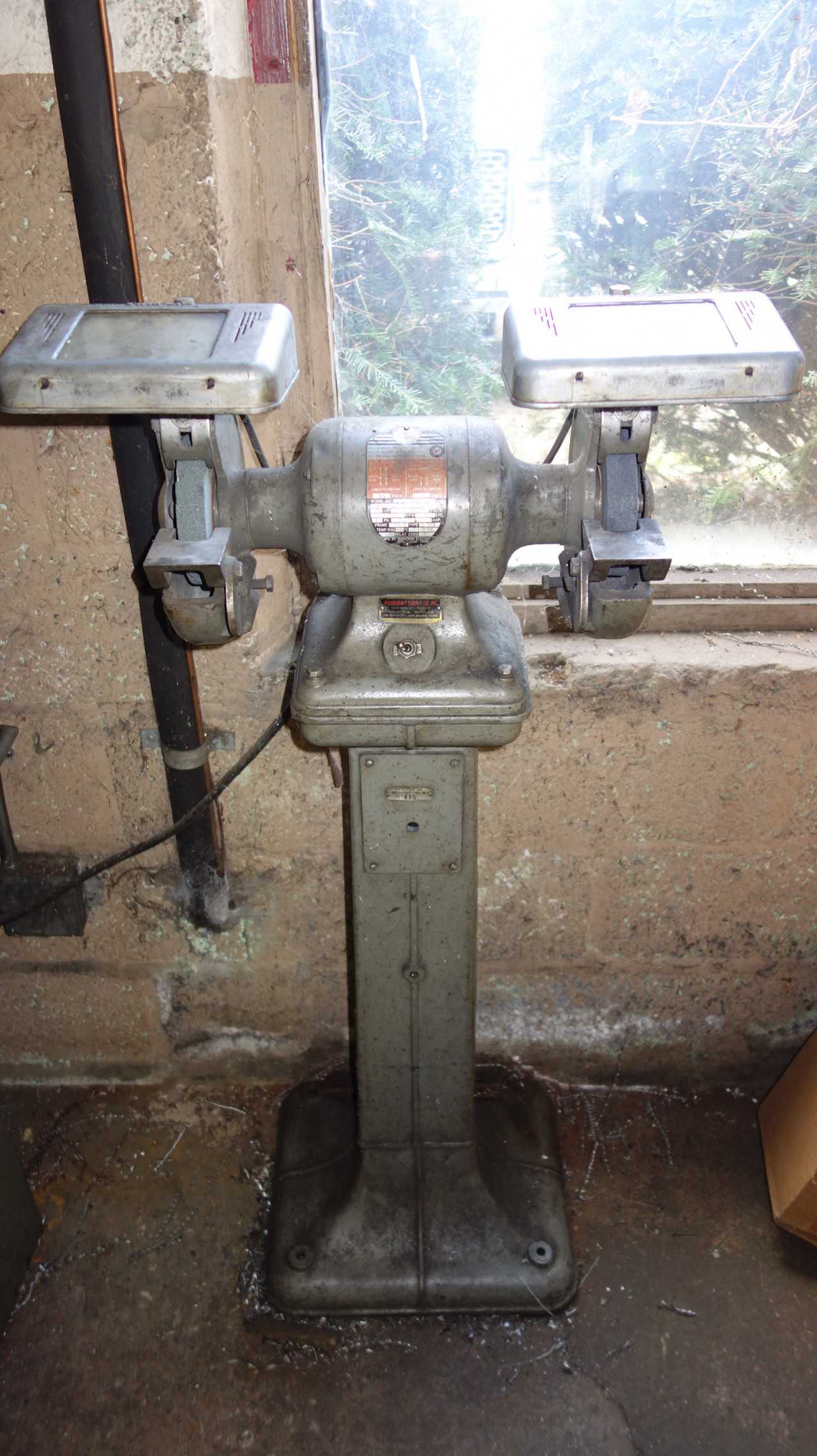 DELTA ROCKWELL 23-104 1/2HP BENCH GRINDER - BENCH GRINDERS