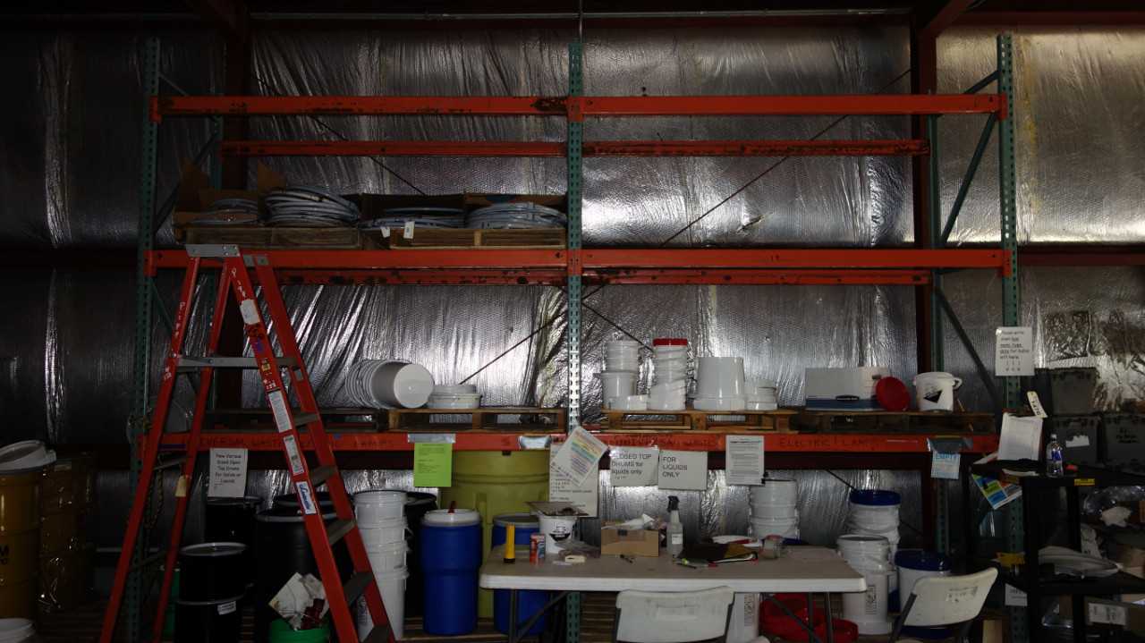 TEARDROP PALLET RACKING - 3X APPROX 16' UPRIGHTS - PALLET RACKING