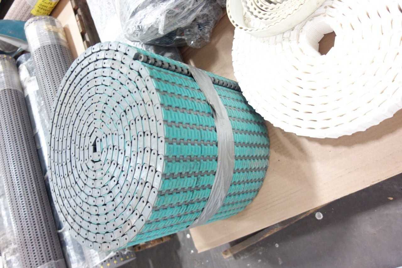 4 PALLETS OF ASSORTED CONVEYOR BELTS AND CONVEYOR CHAINS - CONVEYORS