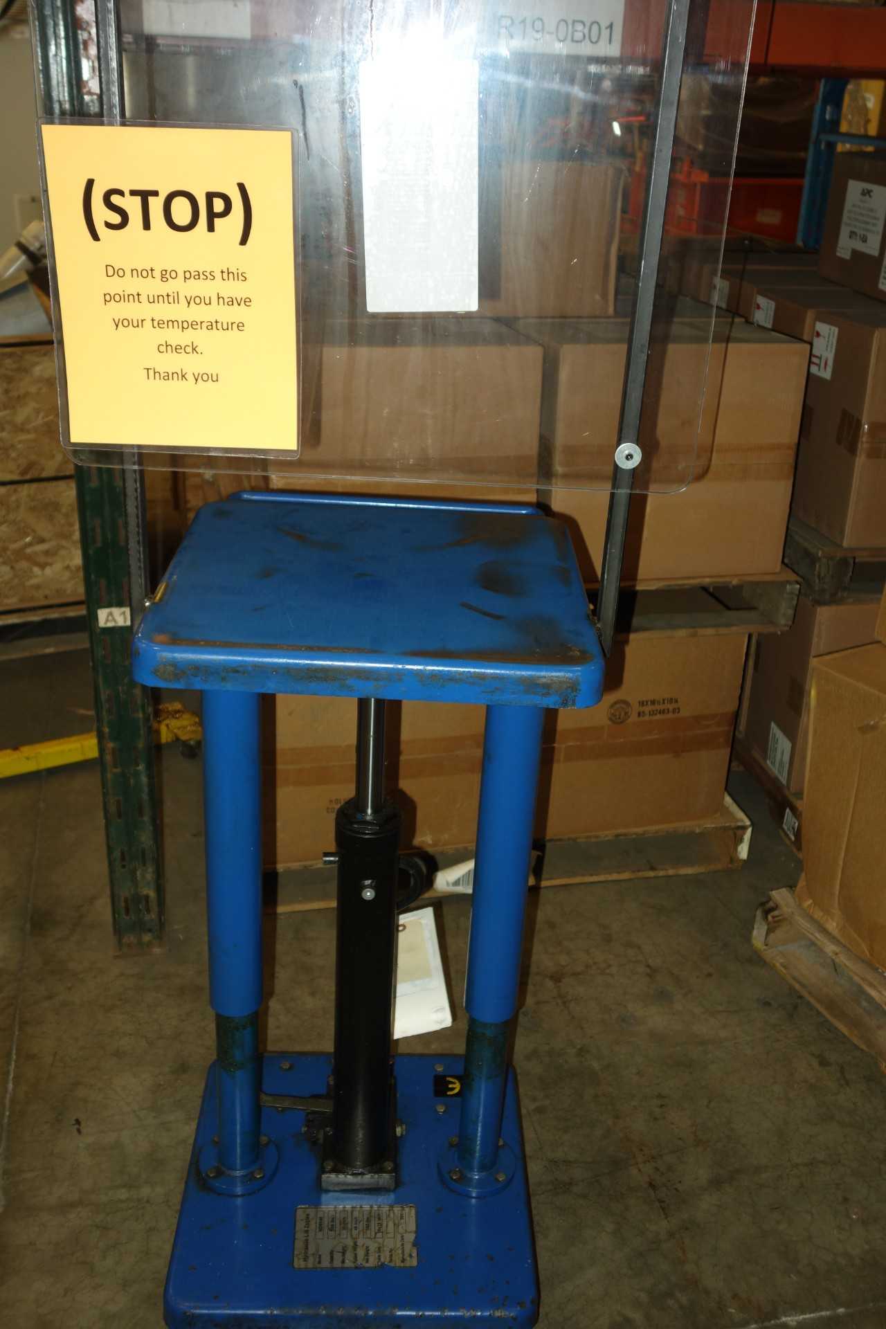 OMEGA HYDRAULIC LIFT TABLE - MATERIAL HANDLING
