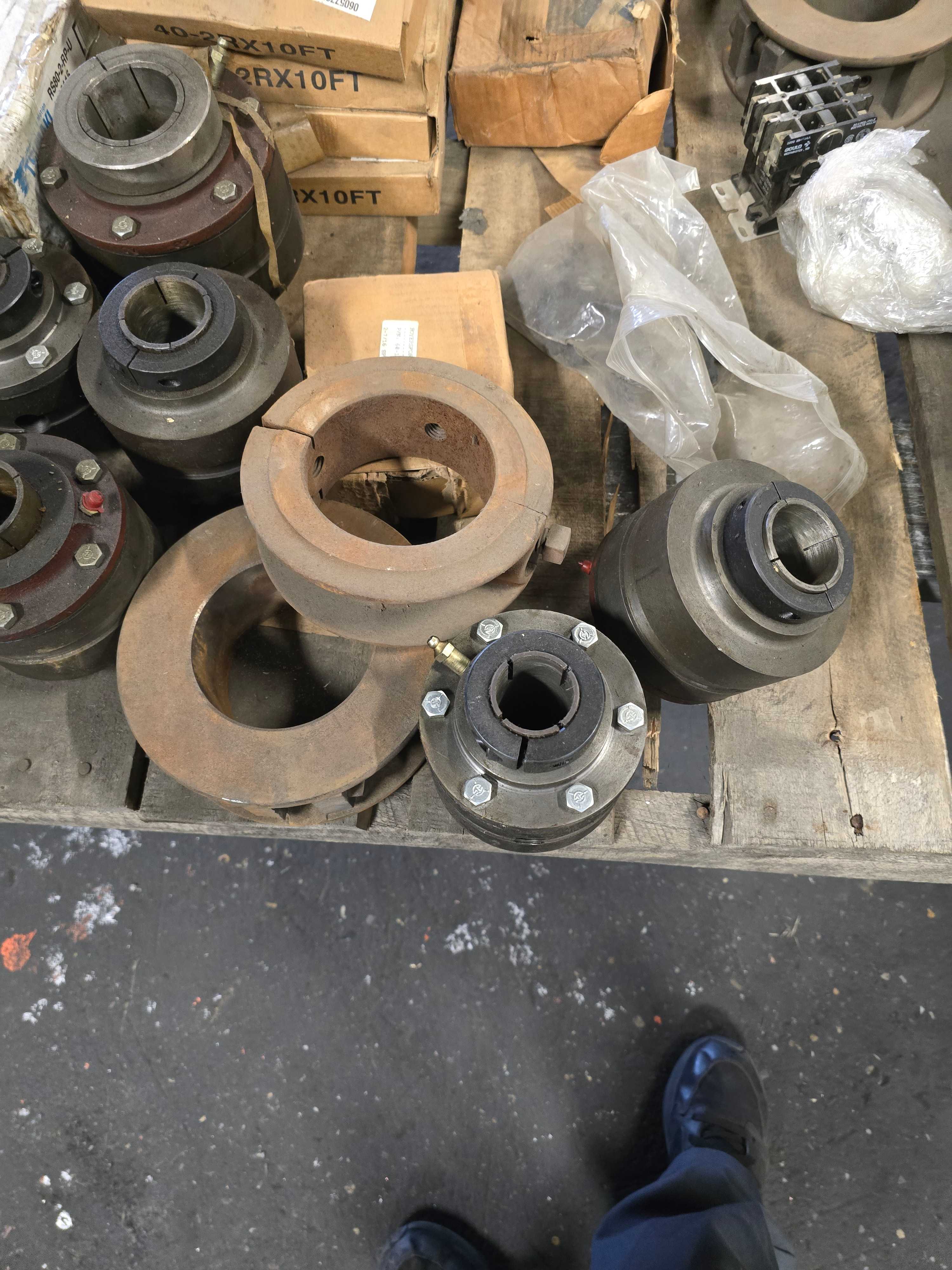 LOT OF MISC PARTS - LOVEJOY, TB WOODS, TSUBAKI CHAIN - INDUSTRIAL PARTS LOT OF MISC PARTS - LOVEJOY, TB WOODS, TSUBAKI CHAIN - INDUSTRIAL PARTS