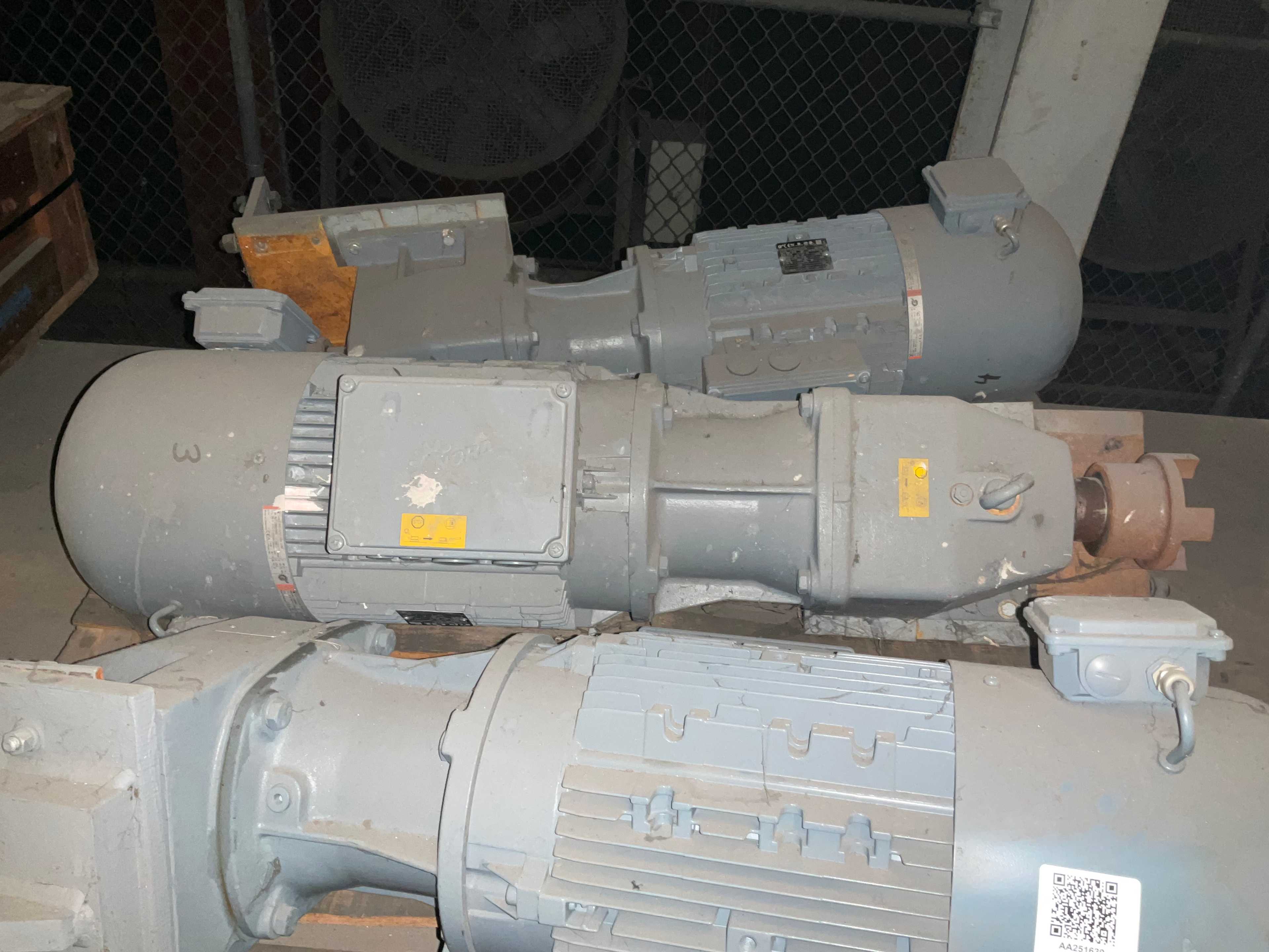 QTY 3 - NORD SK 132SH/4 GEAR MOTOR - GEARMOTOR