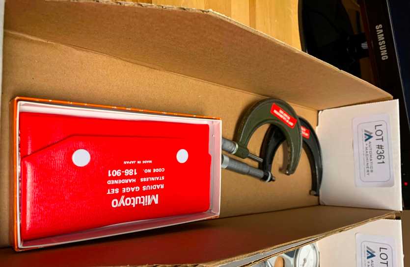 Mitutoyo Radius Gauge Set and Micrometers - ELECTRIC POWER TOOLS