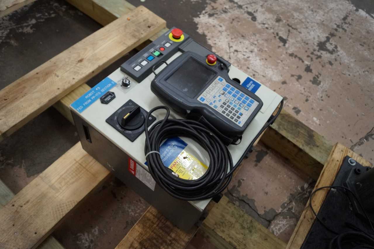 Fanuc M-410iB/160 Robotics Palletizer w/ R-J3iB Control - INDUSTRIAL ROBOTS