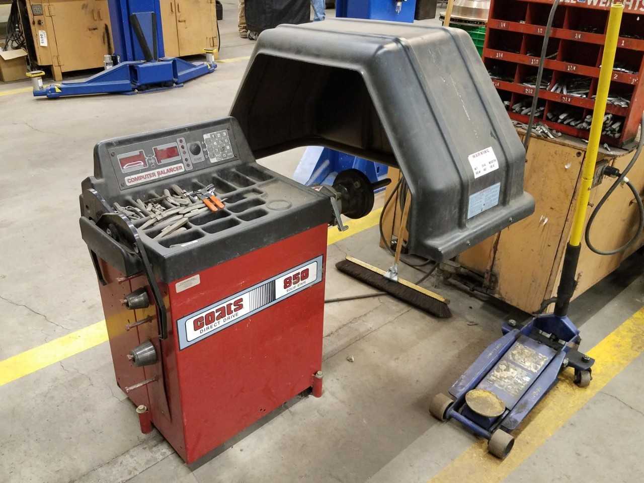 Wheel balancer, 40" max tire diameter, 10" to 24" wheel diameter, 115V-AC - MACHINING ACCESSORIES & TOOLING