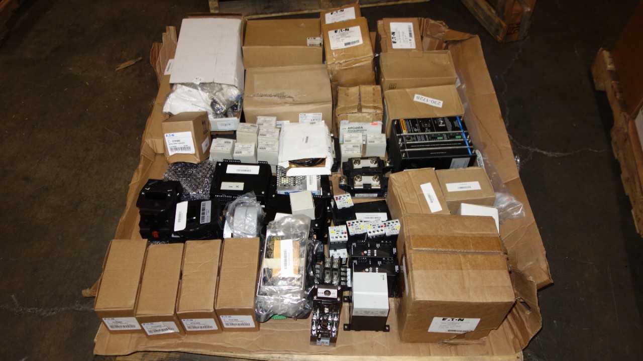 1 PALLET OF ASSORTED EATON ELECTRIC PARTS, OVERLOAD RELAYS - ELECTRICAL COMPONENTS