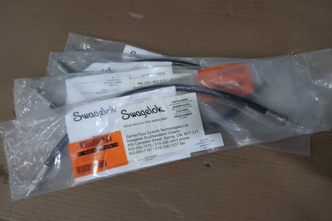 LOT OF ASSORTED SWAGELOK PARTS AND ACCESSORIES. - INDUSTRIAL PARTS