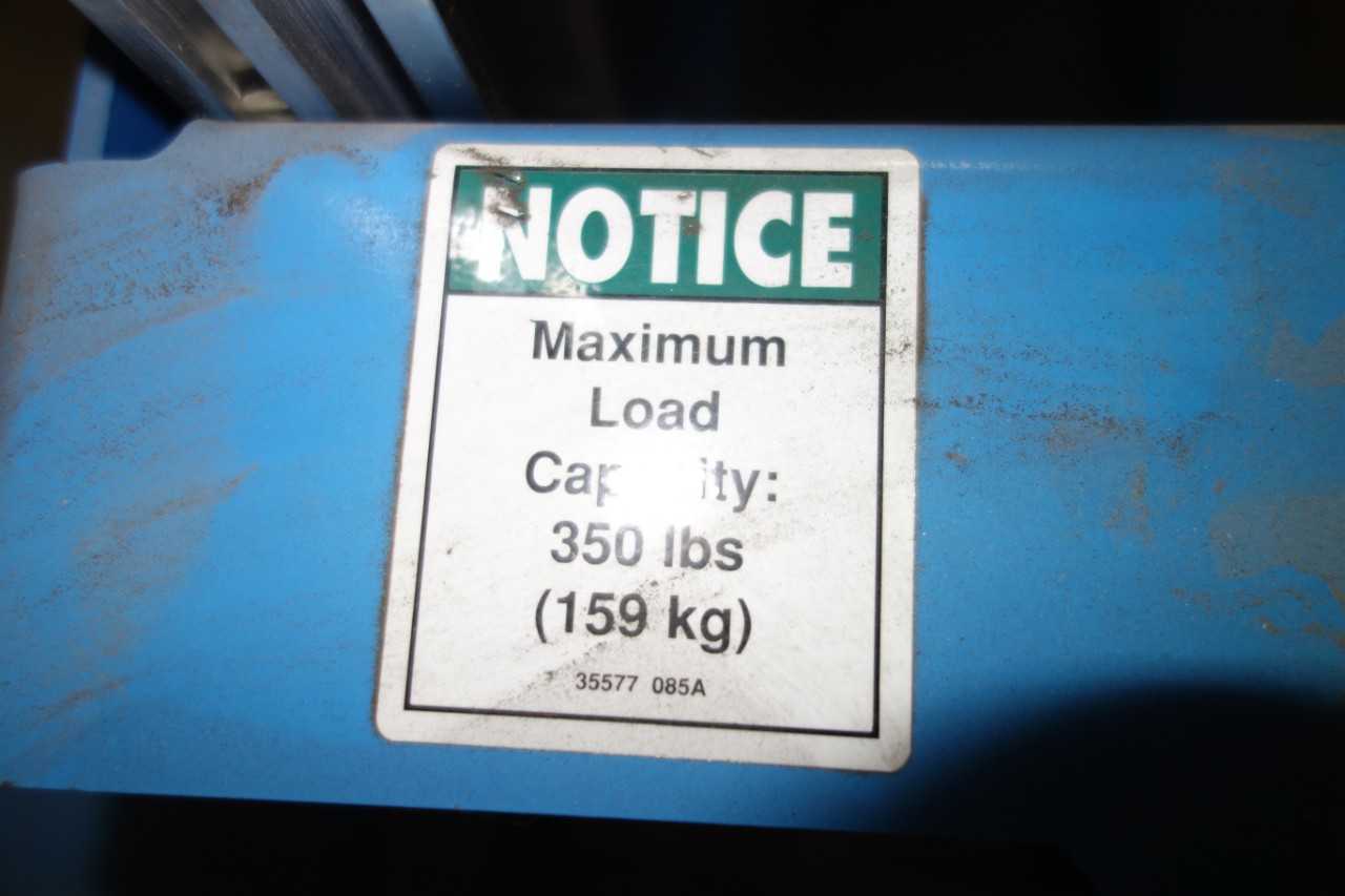 LOT OF 2 GENIE LIFTS MAX LOAD 350LBS - ELECTRIC POWER TOOLS
