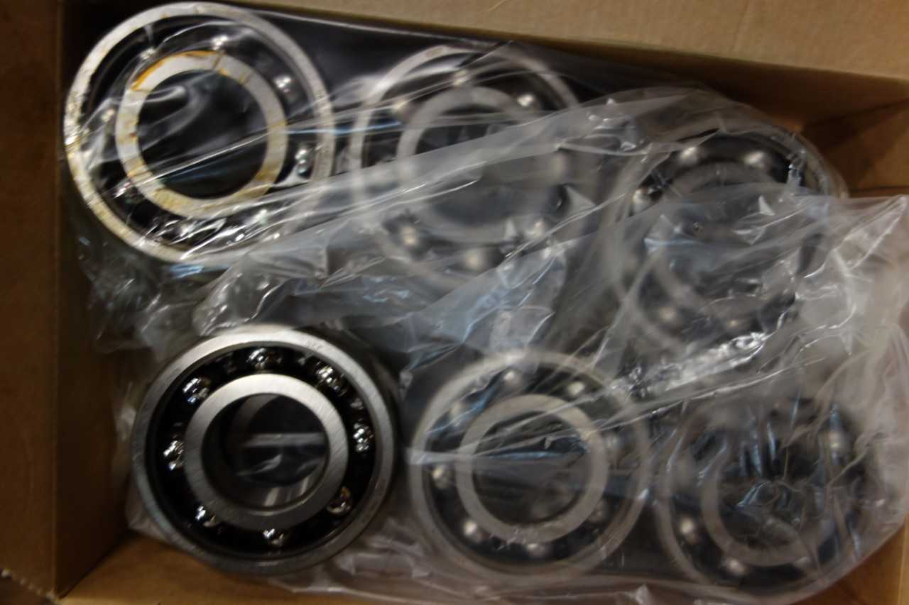LOT OF 8 BOXES OF SKF ROLLER BEARINGS - BEARINGS