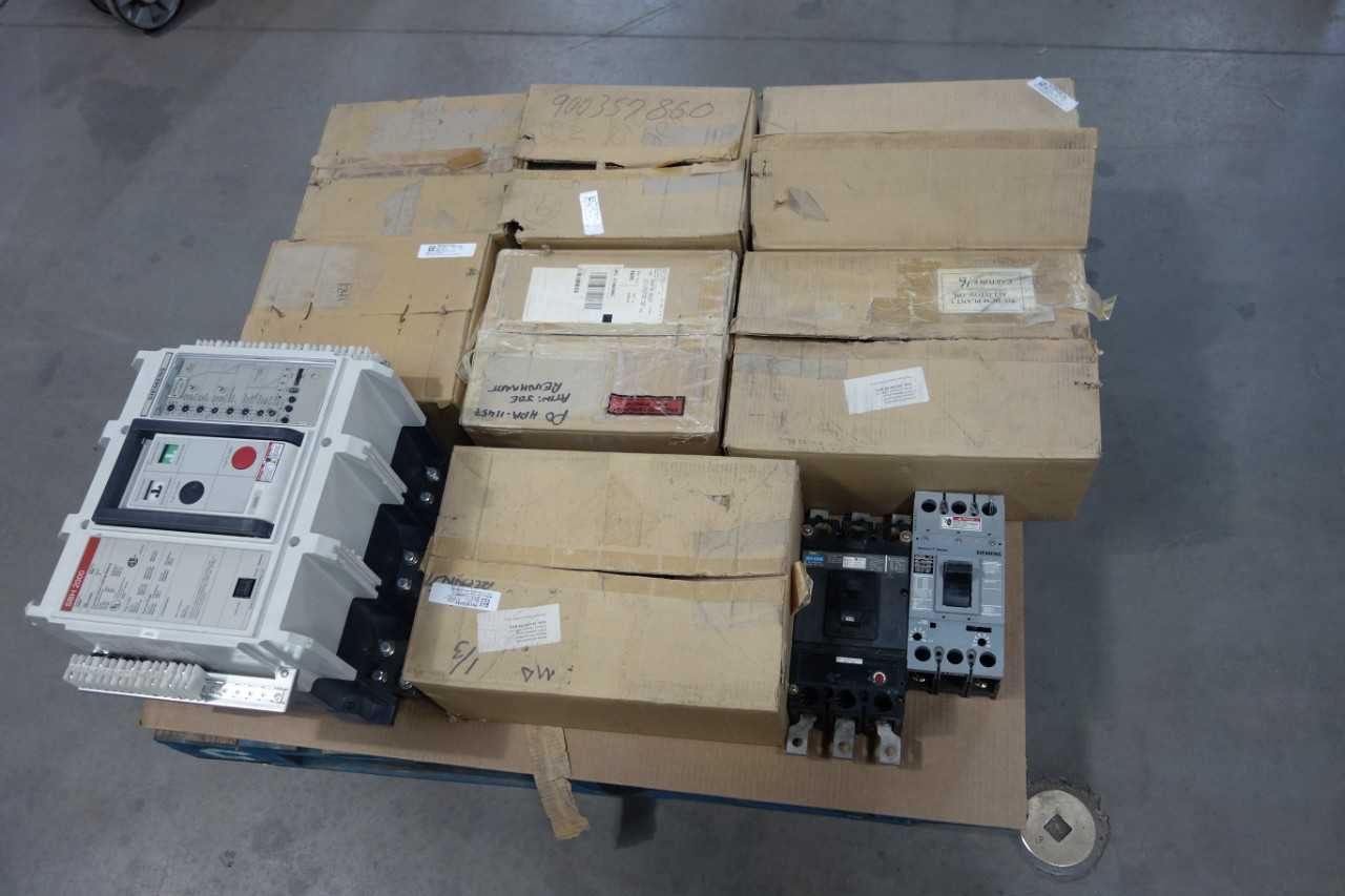 LOT OF ASSORTED CIRCUIT BREAKERS - CIRCUIT BREAKERS