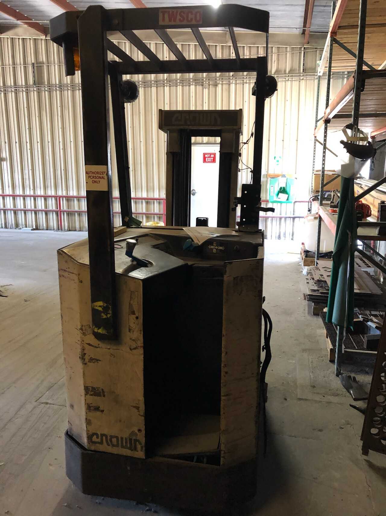 2000 Crown Electric Forklift - FORKLIFTS