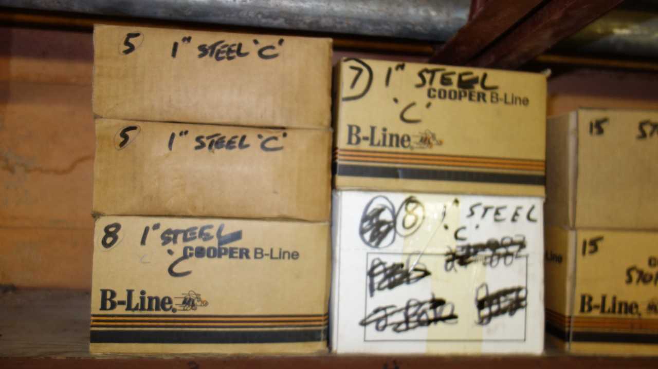 CONTENTS OF PIGEON HOLE CABINET, ASSORTED ELECTRIC CONDUIT FITTINGS - CONDUIT FITTING