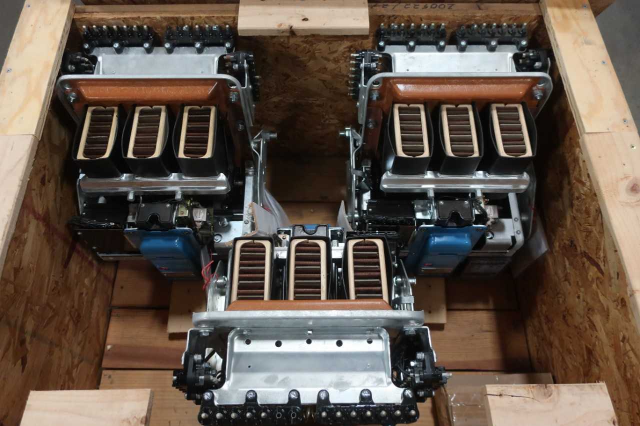 LOT OF 3 GE LOW VOLTAGE POWER CIRCUIT BREAKER SWITCHGEARS - SWITCHGEAR