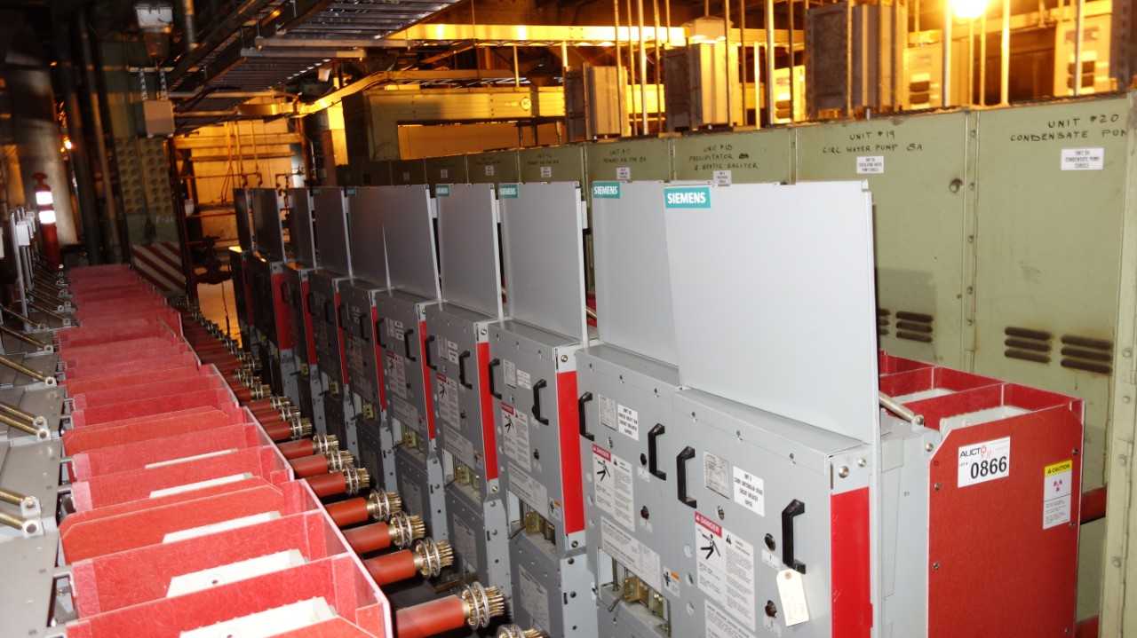 LOT OF 11 SIEMENS 5-MSV-350C-1200-78 1200A 4.76KV AC HIGH VOLTAGE CIRCUIT BREAKER - CIRCUIT BREAKERS