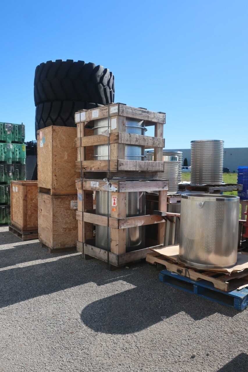 LOT OF STAINLESS DRILLED SCREEN CYLINDERS - INDUSTRIAL PARTS