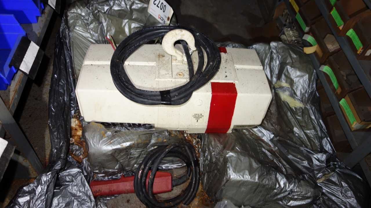 LOT OF 2 ASSORTED DUFF NORTON COFFING HOISTS 1/4 Ton & 1/2 Ton - LIFTING EQUIPMENT