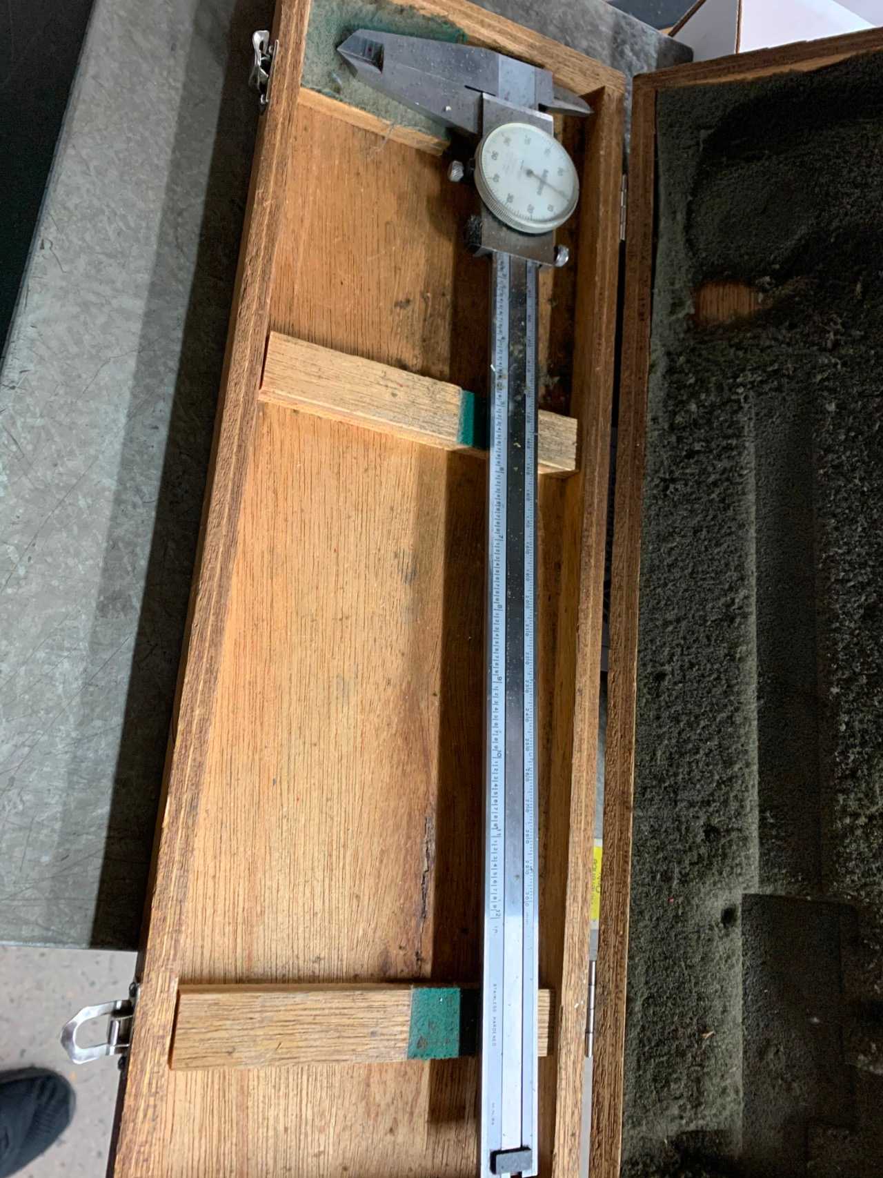 Mitutoyo Dial Caliper - ELECTRIC POWER TOOLS Mitutoyo Dial Caliper - ELECTRIC POWER TOOLS