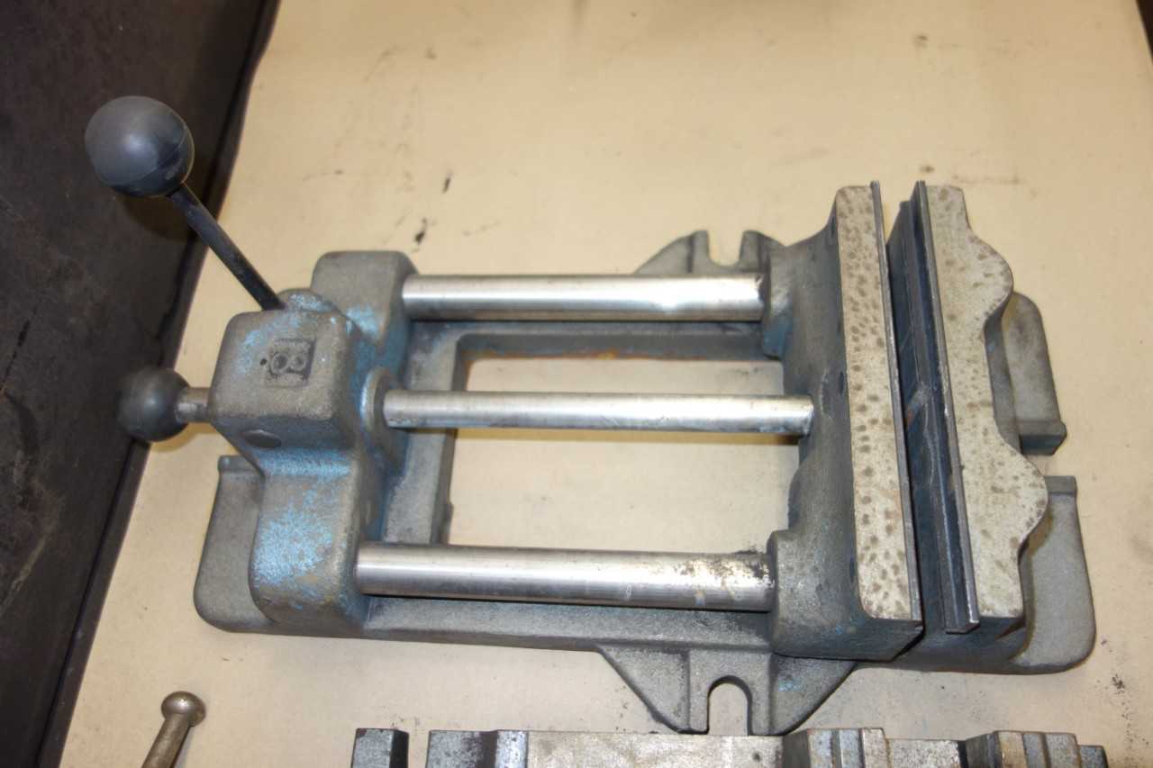 LOT OF 2 ASSORTED TABLE VICES - ELECTRIC POWER TOOLS