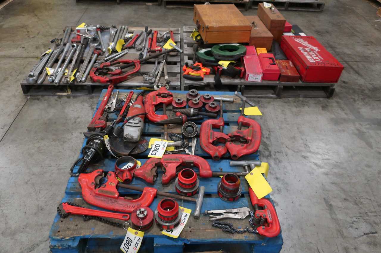 3 PALLETS OF ASSORTED TOOLS CLAMPS WRENCHES PIPE CUTTERS ROTARY HAMMERS RIDGID MILWAUKEE DUMORS - ELECTRIC POWER TOOLS